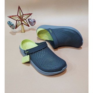 Crocs LiteRide Clog รองเท้าคร็อคส์รุ่นฮิตได้ทั้งชายหญิงรองเท้าแตะ Crocs ผลิตจากยางอย่างดีนิ่มเบาไม่ลื่นใส่สะอาดเท้า