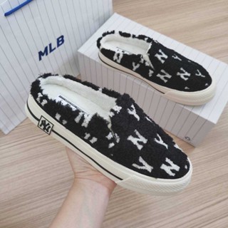 พร้อมส่ง MLB Mule Fleece Monogram NY รองเท้าเปิดส้น ขนปุกปุย ขนฟู น่ารักมากๆ สีดำ 🖤🖤 &amp; สีขาว 🤍🖤