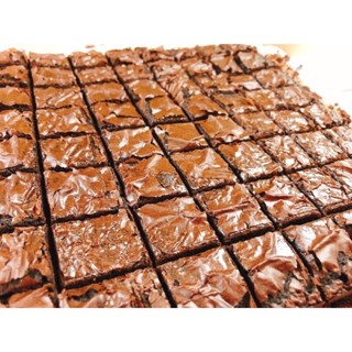 บราวนี่คิวบ์ Brownie Cube ดาร์กช็อกเข้มข้น  ช็อคแท้ เนยสดแท้  1 ถาด 64 ชิ้น