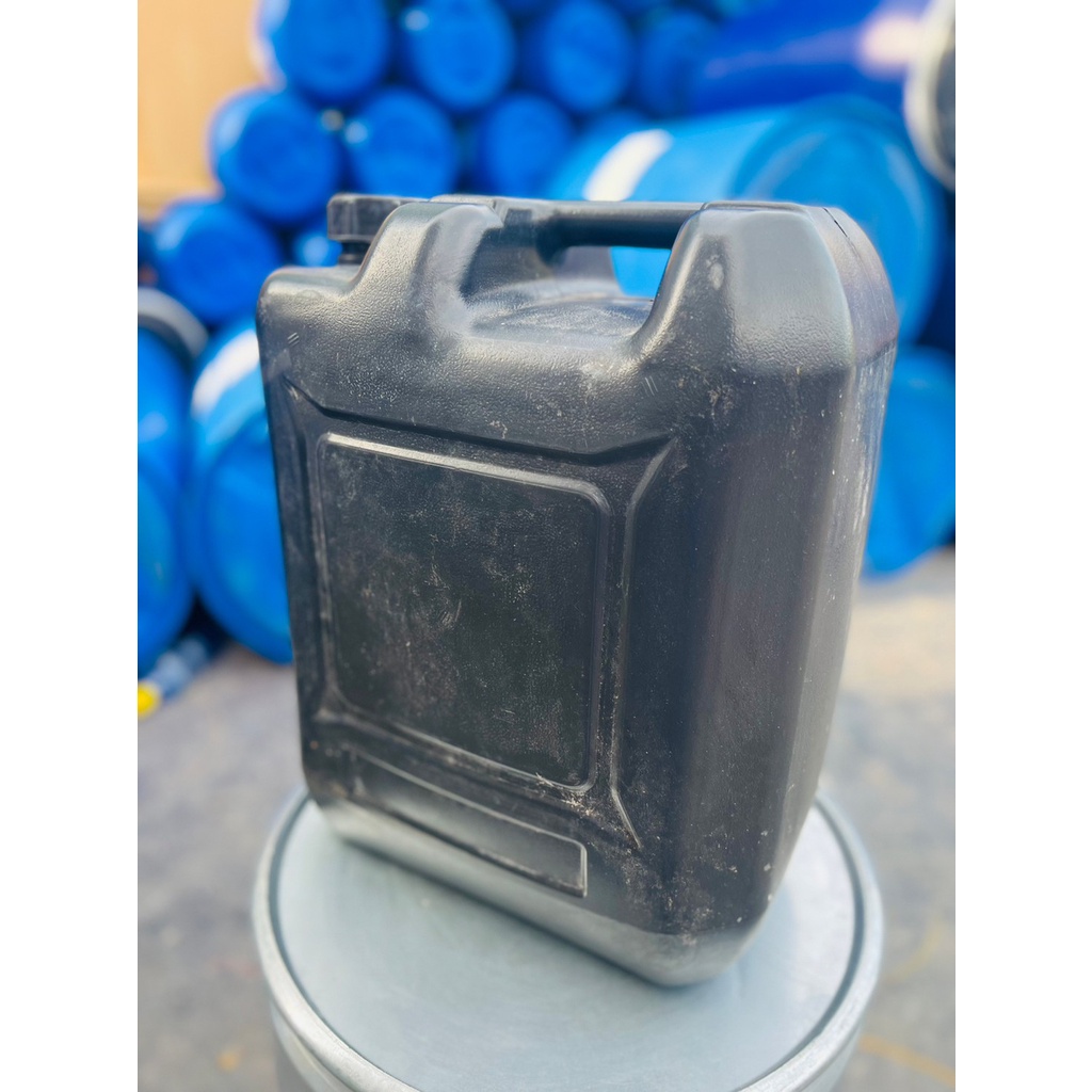 แกลลอนน้ำมัน 20 ลิตร สีดำ