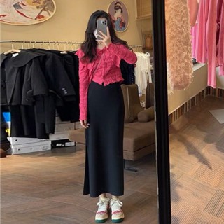 ชุดเสื้อเชิ้ต คอตุ๊กตา และกระโปรง เอวสูง สีแดงกุหลาบ แฟชั่นฤดูใบไม้ร่วง สําหรับผู้หญิง 2023