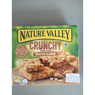 Nature Valley Crunchy Roasted Almond ธัญพืช อบกรอบ และอัลมอนด์ อบ เนเจอร์ วัลเล่ย์ 210g ราคาพิเศษ 