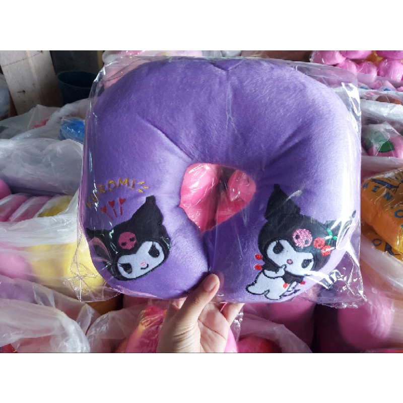 หมอนรองคอราคาส่ง  คุโรมิน่ารักมาก รองคอหนุนคอ ลาบูบู้ มอลลี่ ใยสังเคราะห์นุ่ม งานปักลายสวยมาก