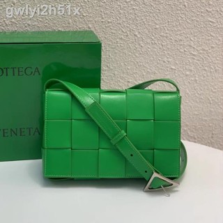 ☽△In stockOriginal authentic Bottega Veneta new leather oil wax fabric small square leather bag square diagonal bag gree