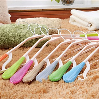 UBT ขอบหมุนได้ 360 องศา ไม้แขวนเสื้อพลาสติก กันลื่น ไม้แขวนเสื้อกันลื่น  Non-marking Plastic Hangers