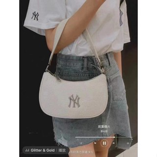 📢MLB พร้อมส่ง กระเป๋าMLB MONOGRAM EMBOSSED HOBO BAG กระเป๋าถือNY