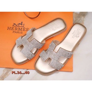 รองเท้าแตะสวม Hermes