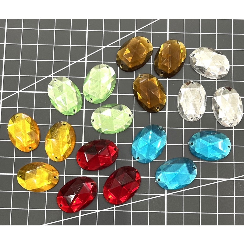 สินค้าพร้อมส่ง พลอยพลาสติกทรงรีขนาด18*25(มีรูร้อย)