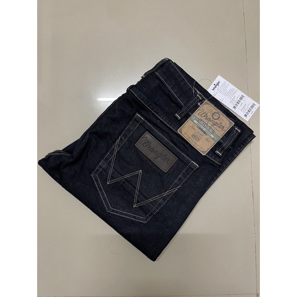 WRANGLER 5Q36Y กางเกงยีนส์ผู้ชาย เอวกลาง ทรงกระบอก ยีนส์ยืด แรงเลอร์ สีมิดไนท์ ราคาป้าย 2,290 บาท ให