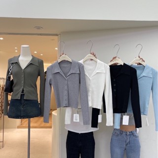 เสื้อคอปกไหมพรมแขนยาวผ้านิ่มยืดตามตัว  แต่งกระดุมใหญ่  แมทช์ง่ายค่ะ