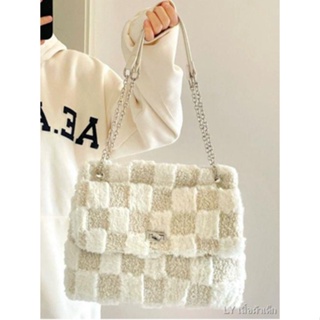 🎀จัดส่งที่รวดเร็ว#🌈♥2022 Checkerboard Plush Bag Plaid Underarm Bag New Casual Diagonal One-shoulder Handbag Korean