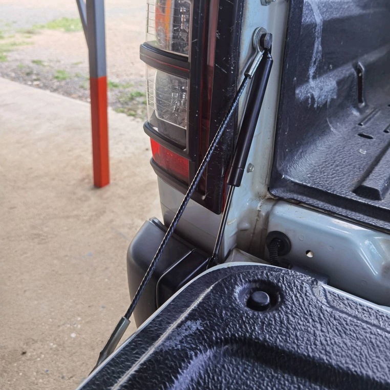 🔥โช้คฝากระบะท้าย Mitsubishi Triton 2015-2023 (มิตซูบิชิ ไททัน) 1 คู่ ซ้าย ขวา ตรงรุ่นไม่ต้องเจาะ  รับประกัน 1 ปี🔥 - รูปที่ 3