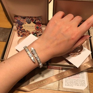 Bvlgari สร้อยข้อมือเงิน S925 รูปกระดูกงู ประดับเพชร แบบเปิดแคบ ประดับเพชรเต็มตัว และพลอยเทียม