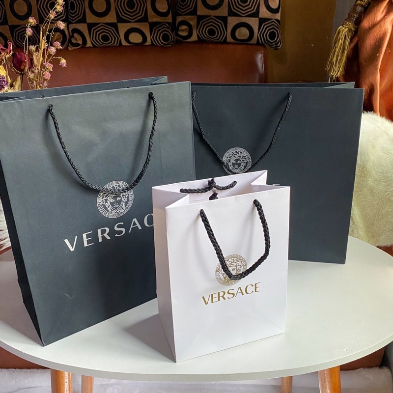 ถุงของขวัญถุงกระดาษสีดํา Versace สําหรับกระดาษห่อเสื้อยืด