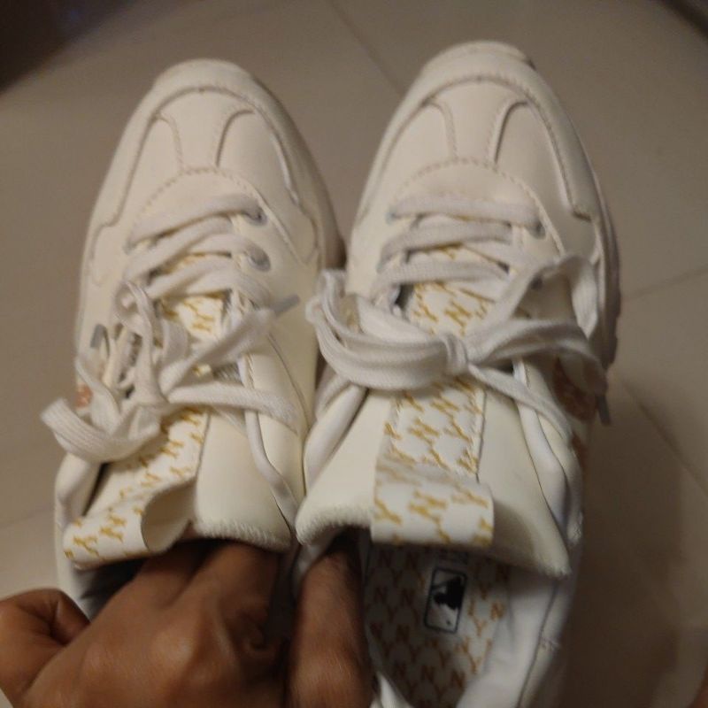 รองเท้าผ้าใบมือสอง ของแท้ไม่ผ่านqc