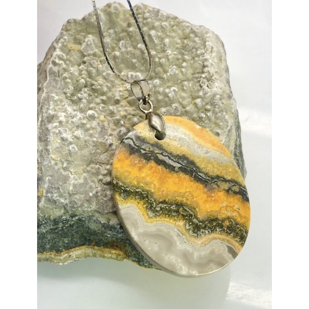 1Pc Natural BumbleBee Stone Pendant for Men And women รูปที่ 3
