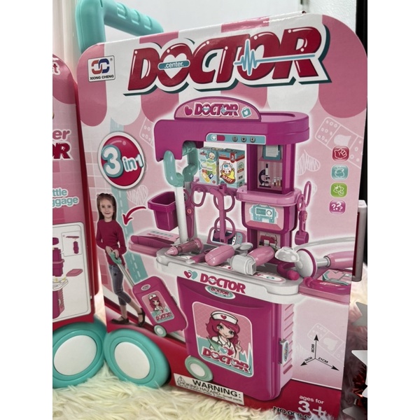🌈ของเล่น ของเล่นเด็ก ชุดคุณหมอ กระเป๋าคุณหมอ Doctor set กระเป๋าล้อลากคุณหมอ อุปกรณ์หมอ เคาว์เตอร์หมอ โต๊ะหมอ no.008-955C