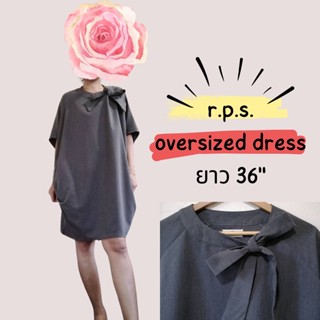 เดรสแบรนด์ r.p.s. oversized dress ทรงหลวมๆ แต่งตรงคอให้ผูกโบว์ได้ สีเทาเข้ม ไซส์ M