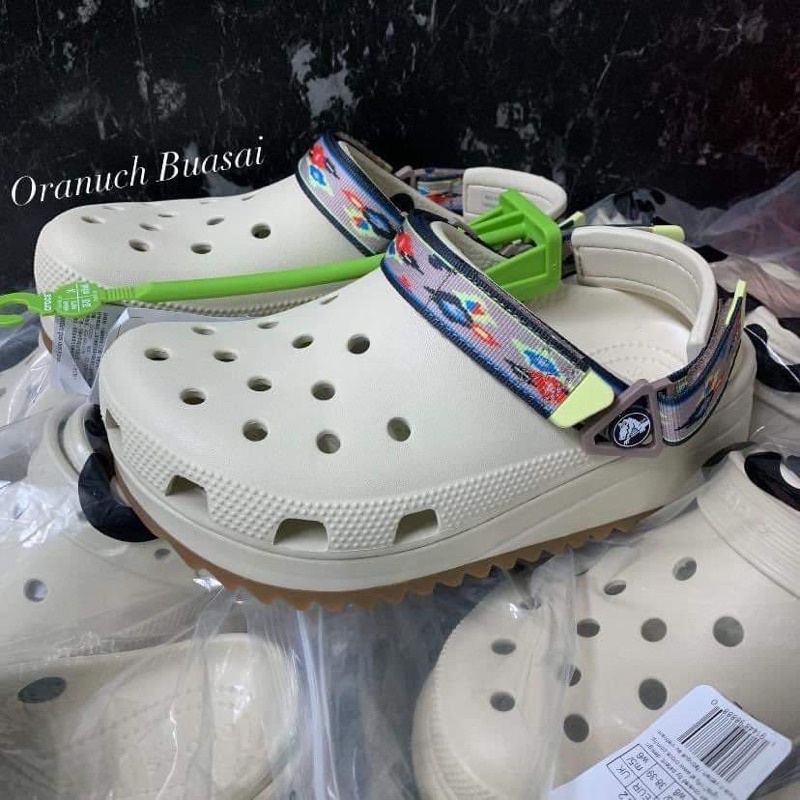 Crocs Classic Hiker Ikat Clog สีBone