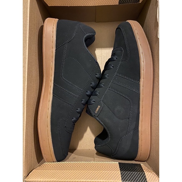 รองเท้าผ้าใบ OSIRIS model RELIC