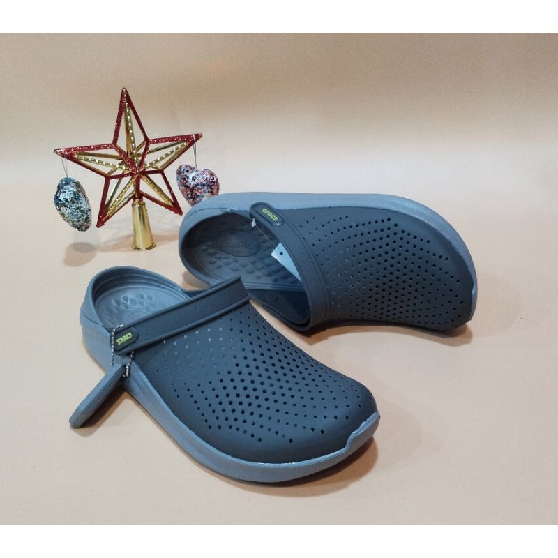 Crocs LiteRide Clog รองเท้าคร็อคส์รุ่นฮิตได้ทั้งชายหญิงรองเท้าแตะ Crocs ผลิตจากยางอย่างดีนิ่มเบาไม่ลื่นใส่สะอาดเท้า