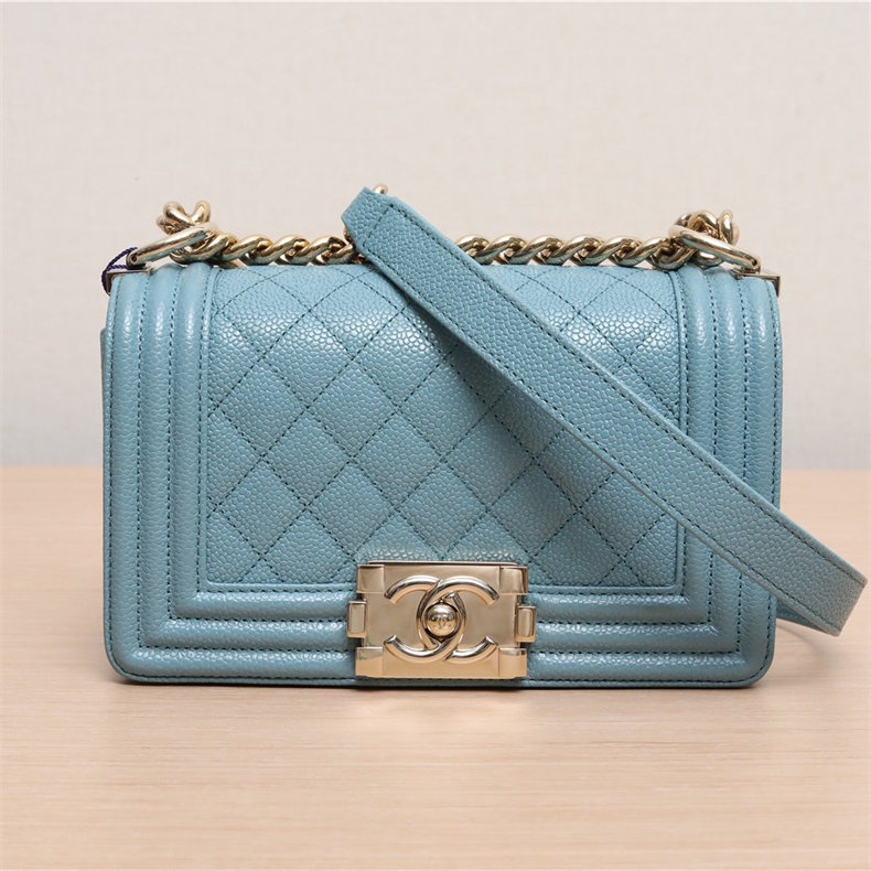 Chanel ชาแนล เงินผู้หญิง LEBOY ลายนูน หัวเข็มขัดทอง สีน้ำเงิน กระเป๋าสะพาย คุณผู้หญิง กระเป๋าสะพายโซ่