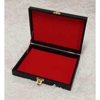 กล่องเครื่องประดับสีแดง สีดำ สีชมพู สีน้ำเงิน ใส่ทองใส่พระ ขนาด10*16*4cm