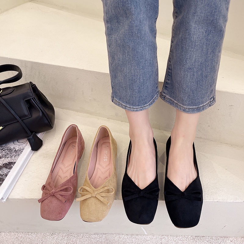 🌈เตรียมจัดส่ง🔥รองเท้าส้นเตี้ยทรงสี่เหลี่ยมจัตุรัสแบบใหม่สําหรับผู้หญิงพร้อมโบว์และรองเท้าบีนนี่พื้นนุ่ม