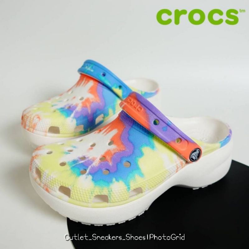 รองเท้า Crocs Classic Platform Tie Dye Clog Women ส่งฟรี