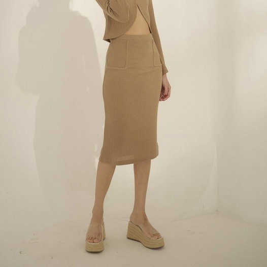 FABLAB Originals  Hazel Tube Skirt (กระโปรงผ้ายืด)