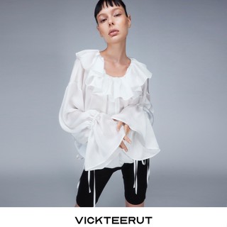 VICKTEERUT Bishop Sleeve Ruched Neck Oversized Blouse เสื้อแขนระบาย แขนยาว ตัวโคร่ง