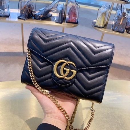 GUCCI เชา คลาสสิค GG Marmont ชุด woc มินิ สีดำ คุณผู้หญิงกระเป๋าถือ กระเป๋าสะพายข้าง