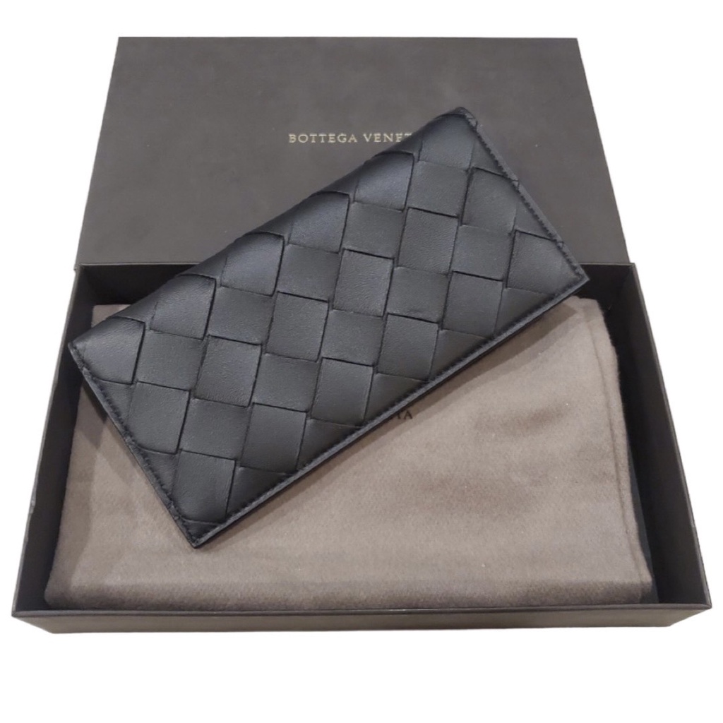 กระเป๋าสตางค์ผู้ชายแบบยาว สีดำ แบรนด์ Bottega Veneta รุ่น Intrecciato Slim Long Wallet