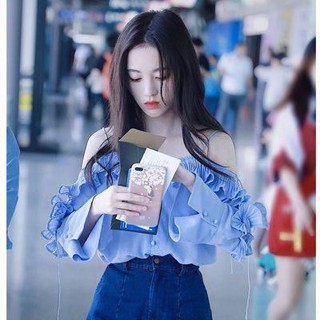 เสื้อปาดไหล่สาวอวบ เสื้อปากไหล่ Ju Jingyi เสื้อแบบเดียวกับเสื้อผู้หญิงฤดูร้อนสายเดี่ยวแขนยาวเสื้อชีฟองดูผอมหวานจับจีบเปิดไหล่