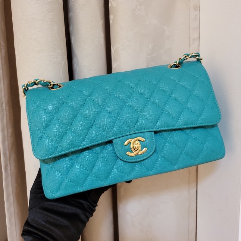 Excellent condition Classic 10 caviar lghw holo23 in turquoise