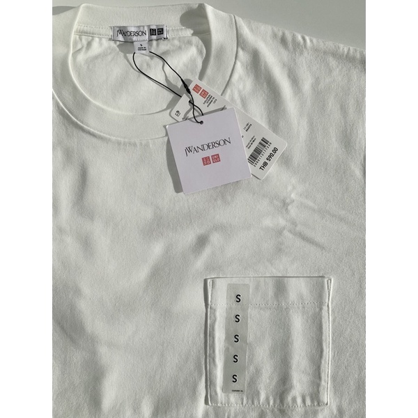 เสื้อยืดผู้ชาย Pocket t มีกระเป๋าสีขาว แบรนด์ Uniqlo รุ่น JW Anderson size s ของใหม่ ไม่เคยใช้