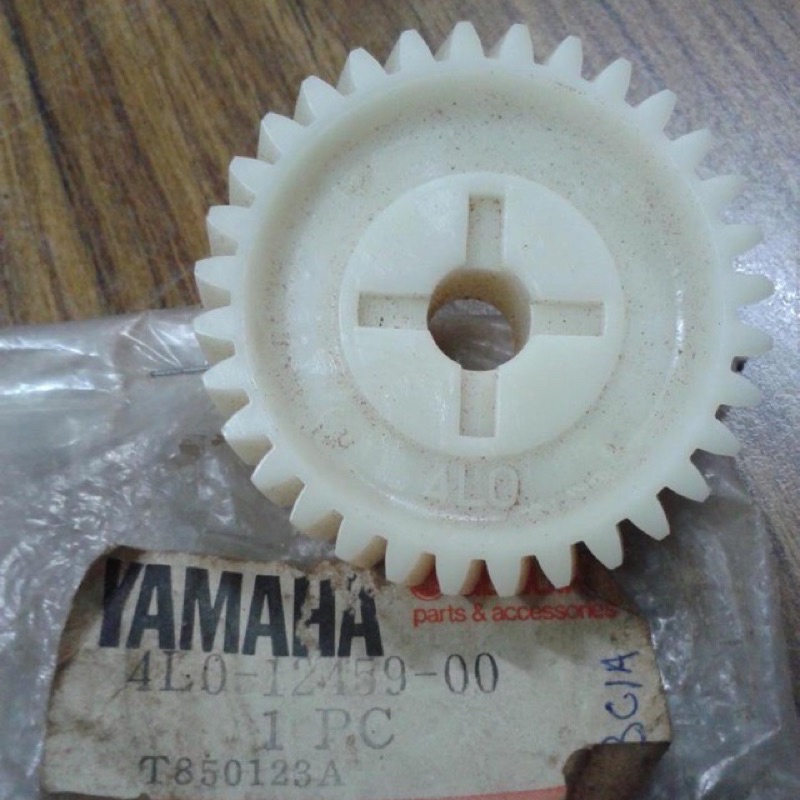 NOS ปั๊มน้ําเกียร์ Yamaha RD250LC RD350LC RZ250 RZ350 TDR240 TDR250 TZR250 R1-Z เกียร์เพลาใบพัด 4L0-