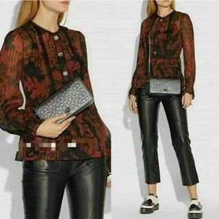 👜พร้อมส่ง ใบสุดท้าย รุ่นอั้มสะพาย หายากสุดๆ Coach Dinky In Signature Leather งานช็อป ของแท้ 100%สีแดงสวย
