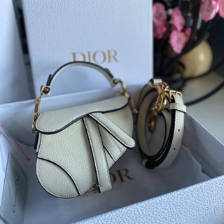 CHTISTIAN DIOR SADDLE MICRO SIZE 13Cm  ( สีใหม่ปีใหม่ มาพร้อมสายสะพาย คุ้มมาก ของเเท้ของสีใหม่กับ ปี่นี้มาพร้อมของเเท้ )