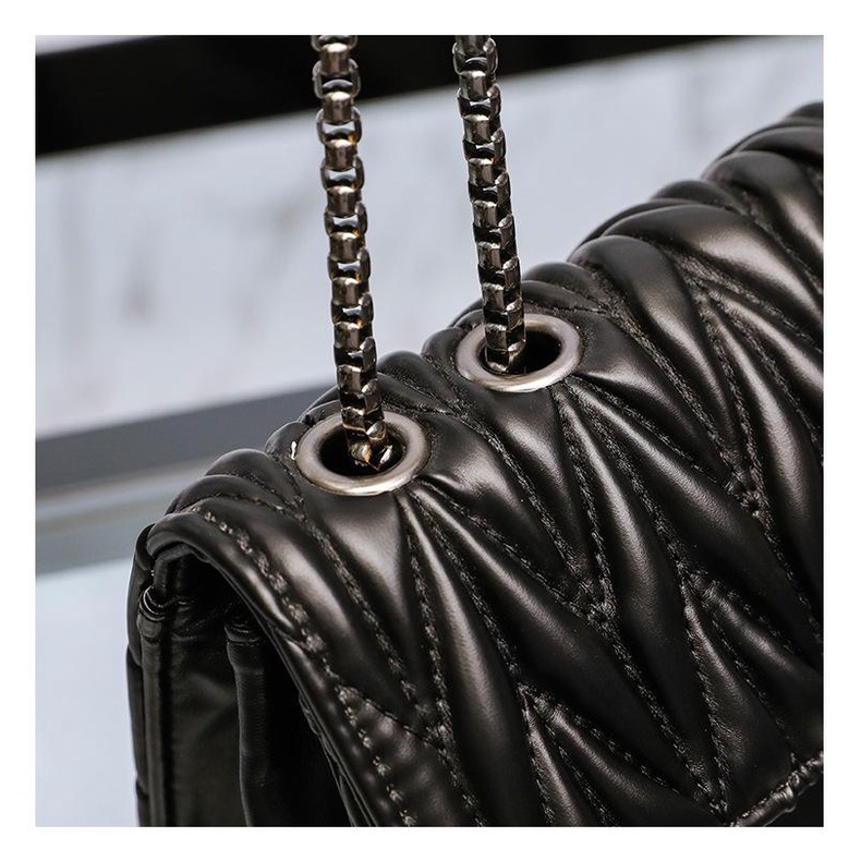 Premium  Luxury Bags กระเป๋าสะพายข้าง วัสดุหนังPU งามพรีเมี่ยม  สายสะพายโซ่สีทอง-6635