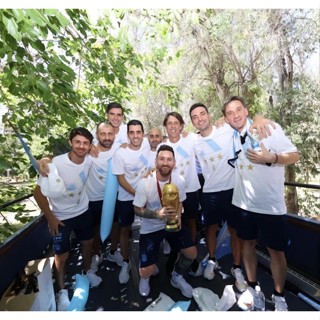 เสื้อยืดแขนสั้น ผ้าฝ้าย ทรงหลวม พิมพ์ลายฟุตบอล World Cup Argentina Messi Final 2022