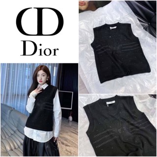 เสื้อไหมพรมแขนกุด Christian Dior งานปักลายดาว