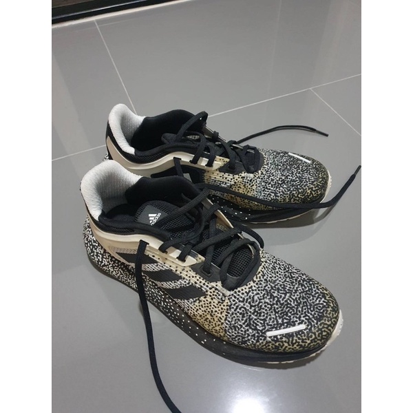 รองเท้าวิ่ง adidas alphatorstion shose