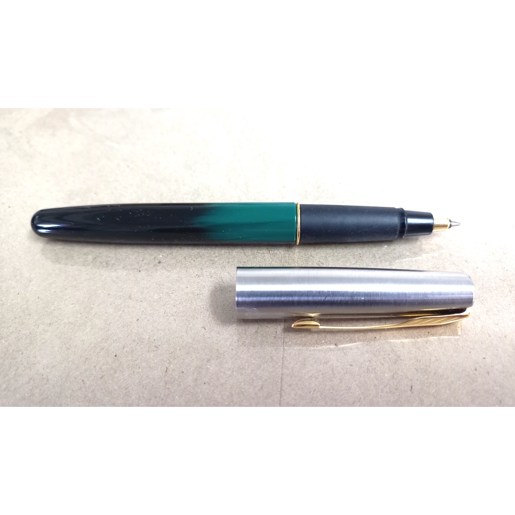 ปากกาปาร์คเกอร์ Parker Frontier Translucent Green Rollerball Pen มือสอง สภาพสวย Made in UK