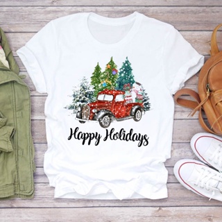 TT-เสื้อยืด พิมพ์ลายกราฟิก Happy Holiday Car Xmas Tree Merry Christmas เหมาะกับของขวัญปีใหม่ สําหรับผู้หญิง