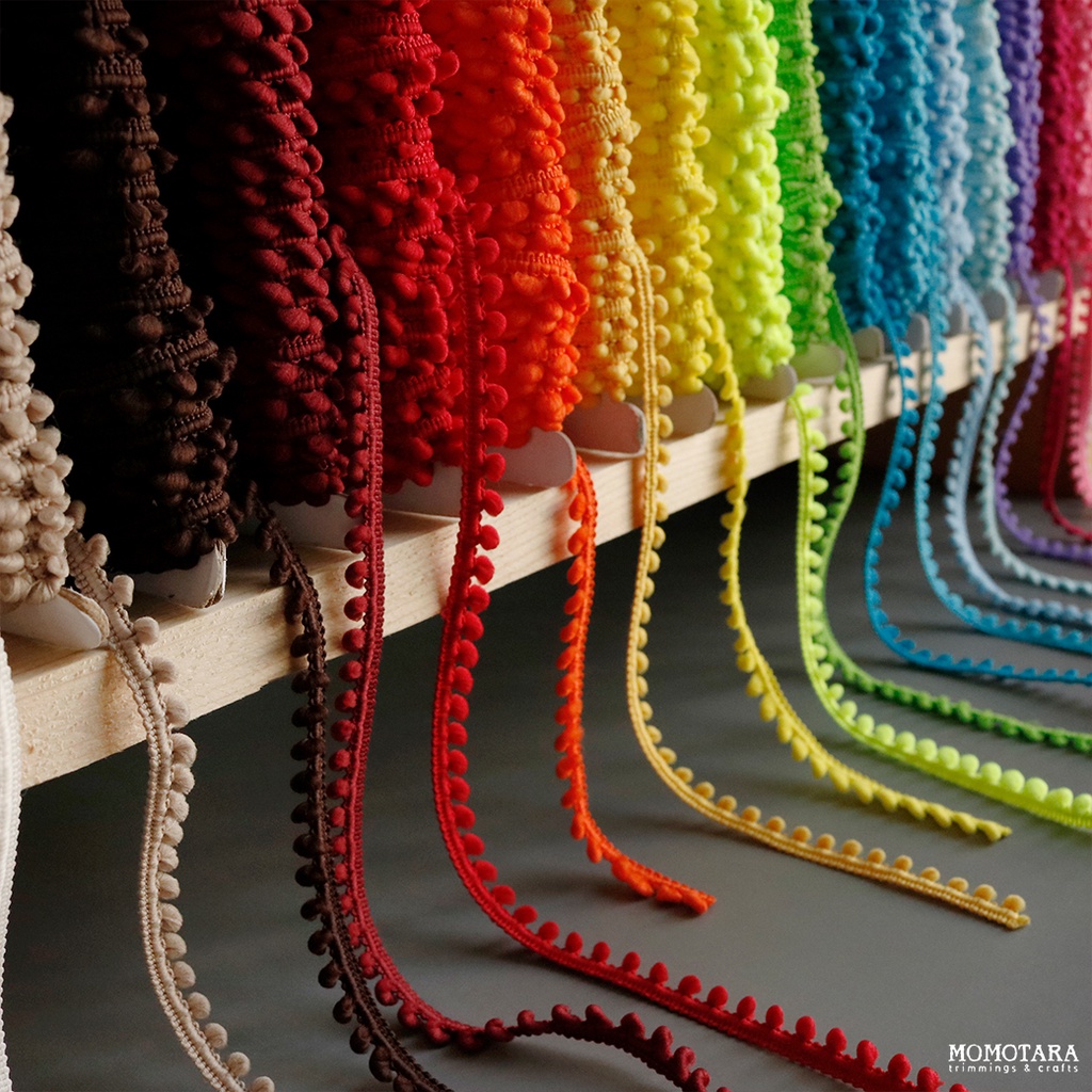 MOMOTARA No. 4613 เทปทอชายข้างเดียว ปอมปอม  Ball Fringe Knit ขนาด 0.9 CM ยาว 36 หลา - รูปที่ 2