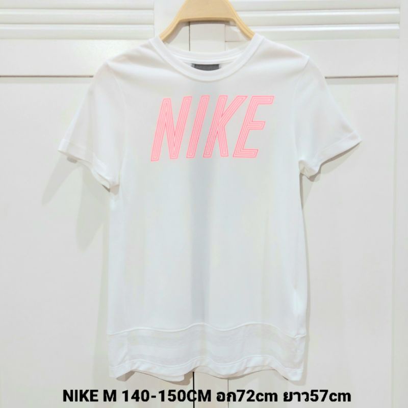 เสื้อเด็ก NIKE แท้100% สีขาวสกรีนNIKEสีชมพูนีออน ผ้าดีใส่เล่นกีฬาสบายมากค่ะไซส์ M 140-150cm