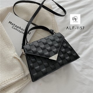 ALF-1157 กระเป๋าสะพายข้าง หนังปั้มลายนูน3D มาพร้อมสาย