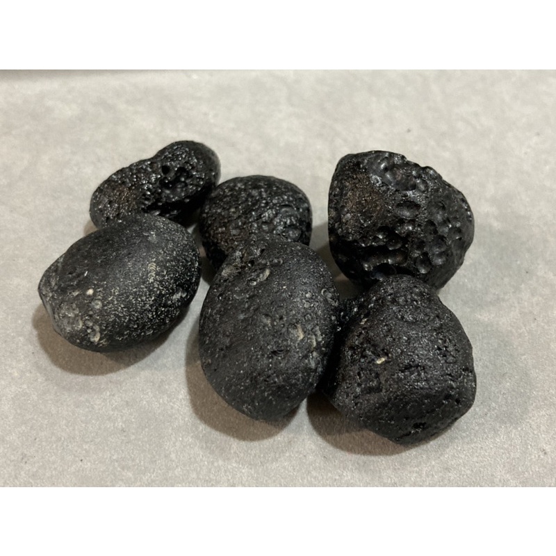Tektite หินเล็ก 小黑色石