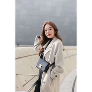 FRENCH trenchcoat ( เฟรนซ์ ) ผลิตจากผ้าวูลคุณภาพมากๆค่ะ ทรงสวย กันหนาวได้ถึงเลขตัวเดียวนะคะ